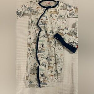 Magnetic Me organic cotton magnetic open bottom gown + hat set; NB; EUC